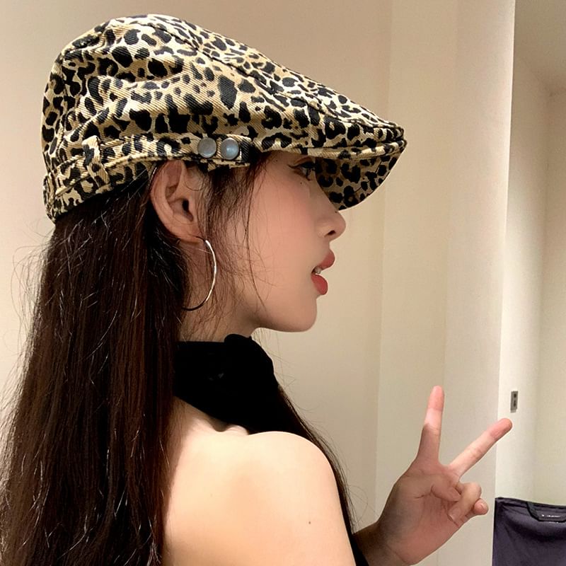 Cap Leopard Flat Print