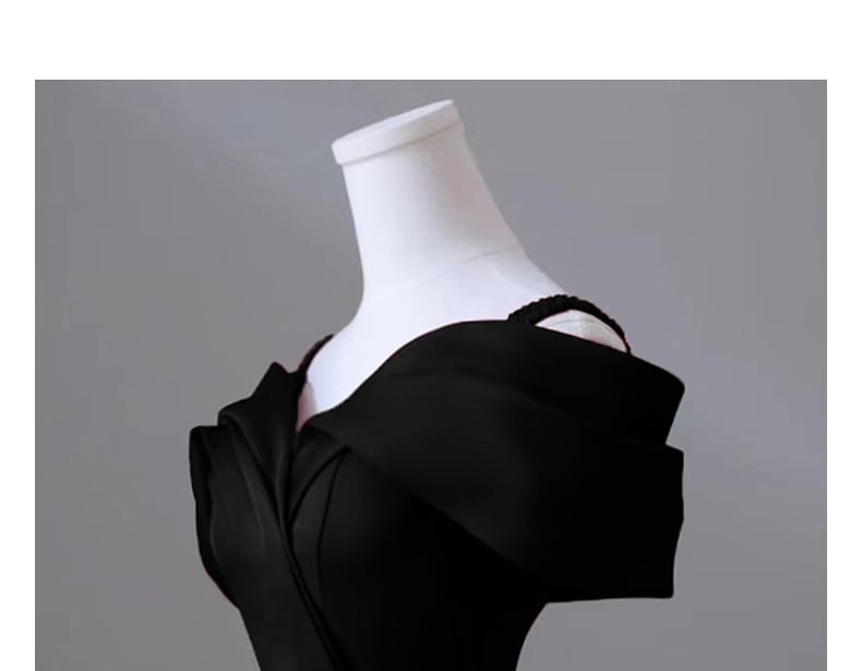 Cold-Shoulder Evening Gown Mermaid Plain