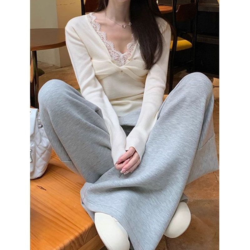 Twist Panel Lace V-Neck Knit Top