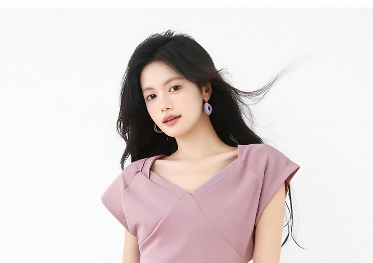 Plain Slim-Fit Cropped Tee, Cap-Sleeved V-Neck