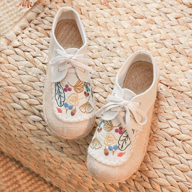 Slip-Ons Embroidered Leaf Lace-Up