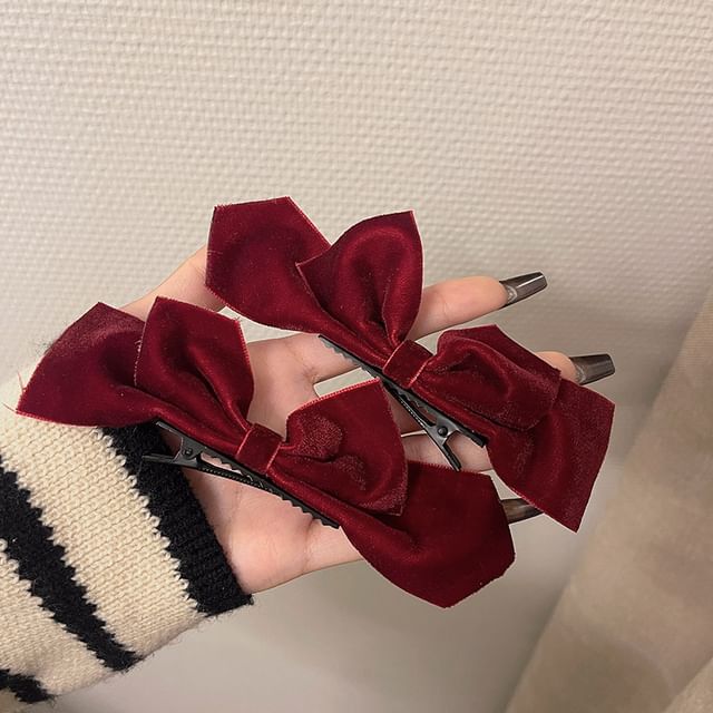 Clip of Velvet Set Bow 2: Hair