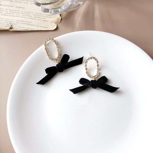 Earring / On Clip Ribbon Dangle