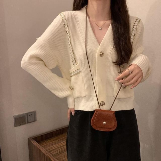 Elongated Sleeve V-Neck Contrast Trim Button Crop Top