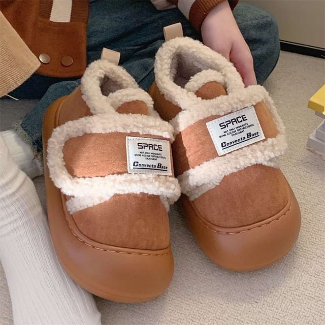 Label Applique Short Snow Boots