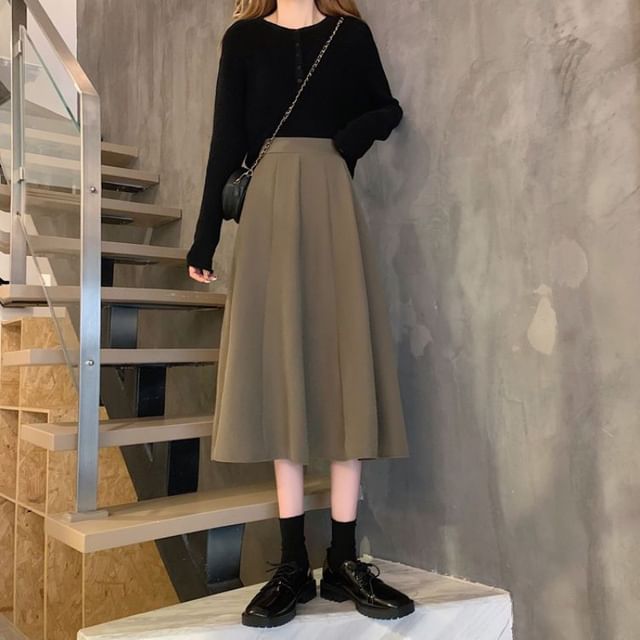 Sleek Midi Flared Skirt with High-Rise Silhouette