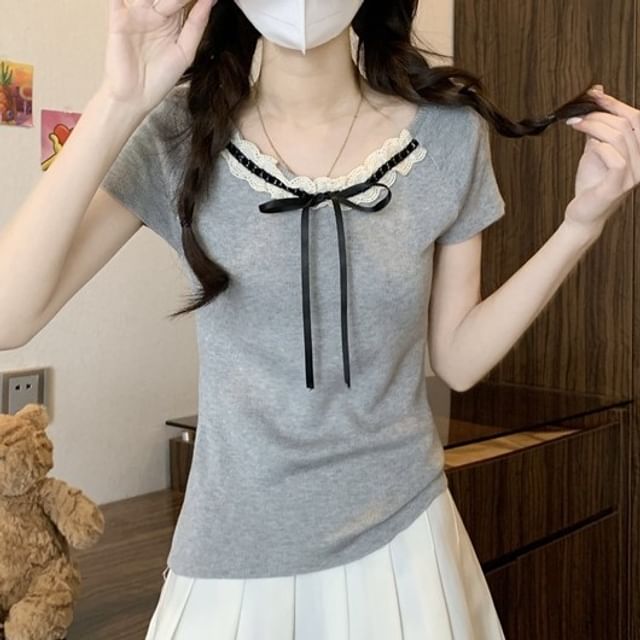 Bowknot Knit Top with Lace Trim and Short Sleeves