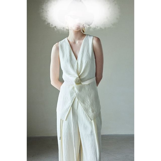 V-Neck Tank Plain Top Knot High / Slit Leg Wide Pants Rise