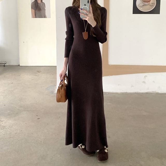 Long-Sleeve Scoop Neck Maxi A-Line Knit Dress