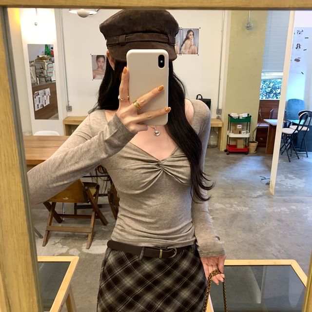 Ruched V-Neck Slim-Fit Long-Sleeve Tee