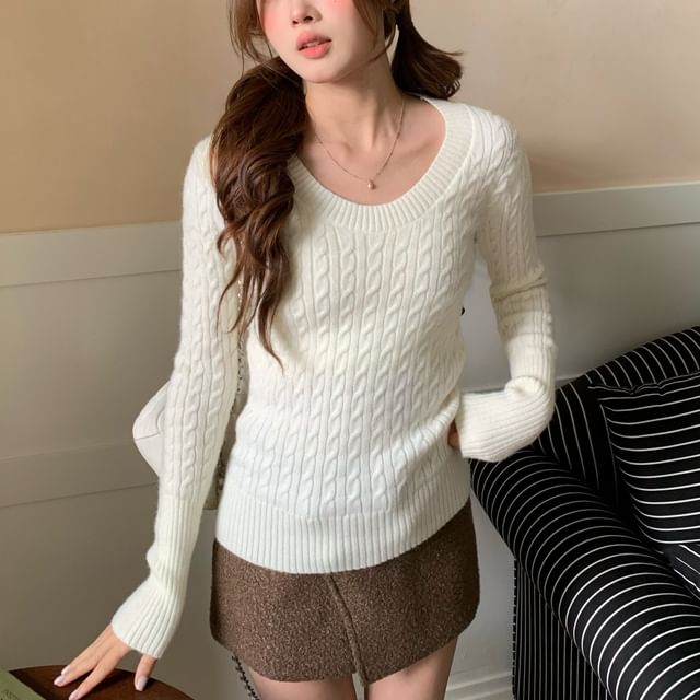 Crew Neck Cable Knit Pullover Sweater