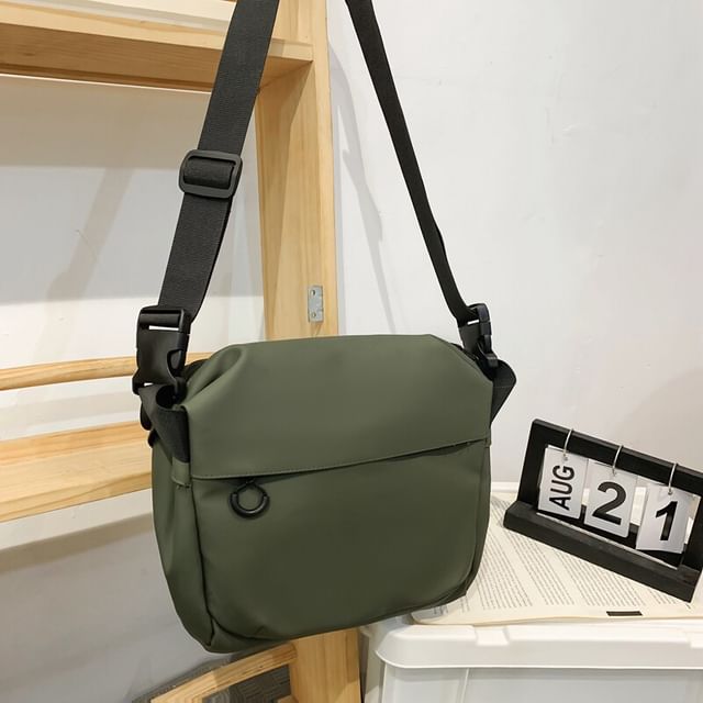 Plain Zip Messenger Bag