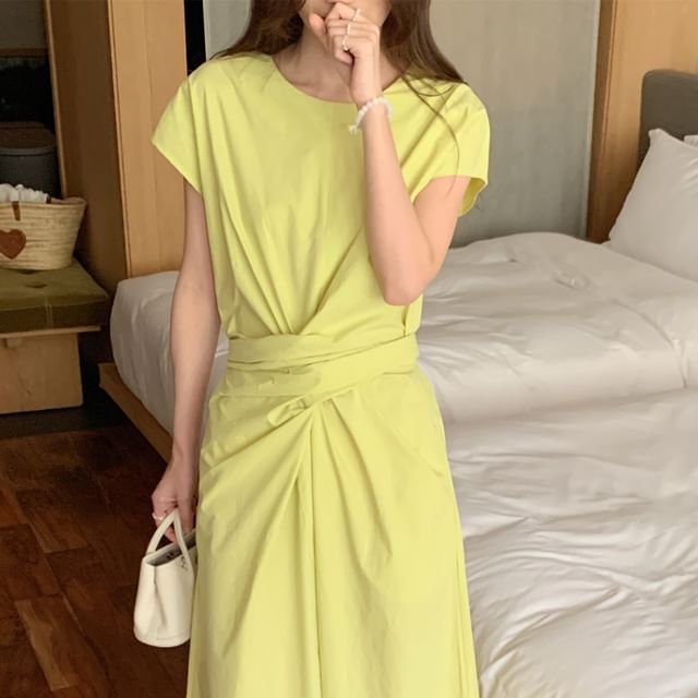 Short-Sleeve Crew Neck Plain Tie Waist Maxi A-Line Dress