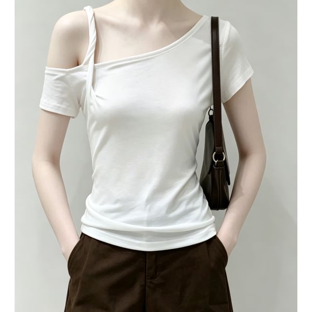 Cold Shoulder Twisted Strap Plain Slim-Fit T-Shirt