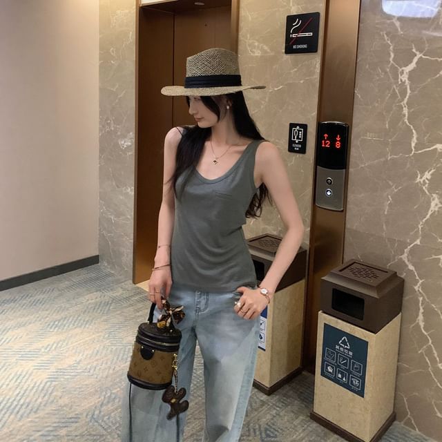 Pocketed Scoop Neck Sleeveless Tank