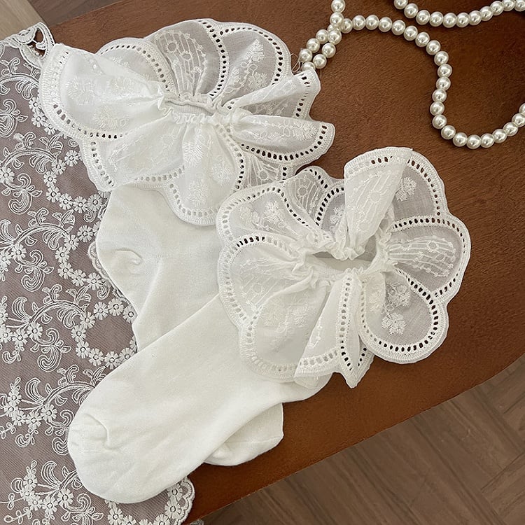 with Floral Black/White White Trim Pattern Calf Lace Socks