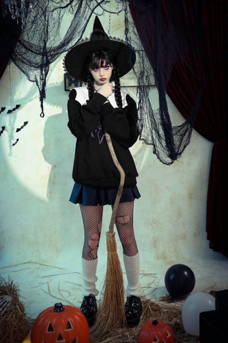 Monochrome Gothic Vintage Sweatshirt with Peter Pan Collar and Long Sleeves