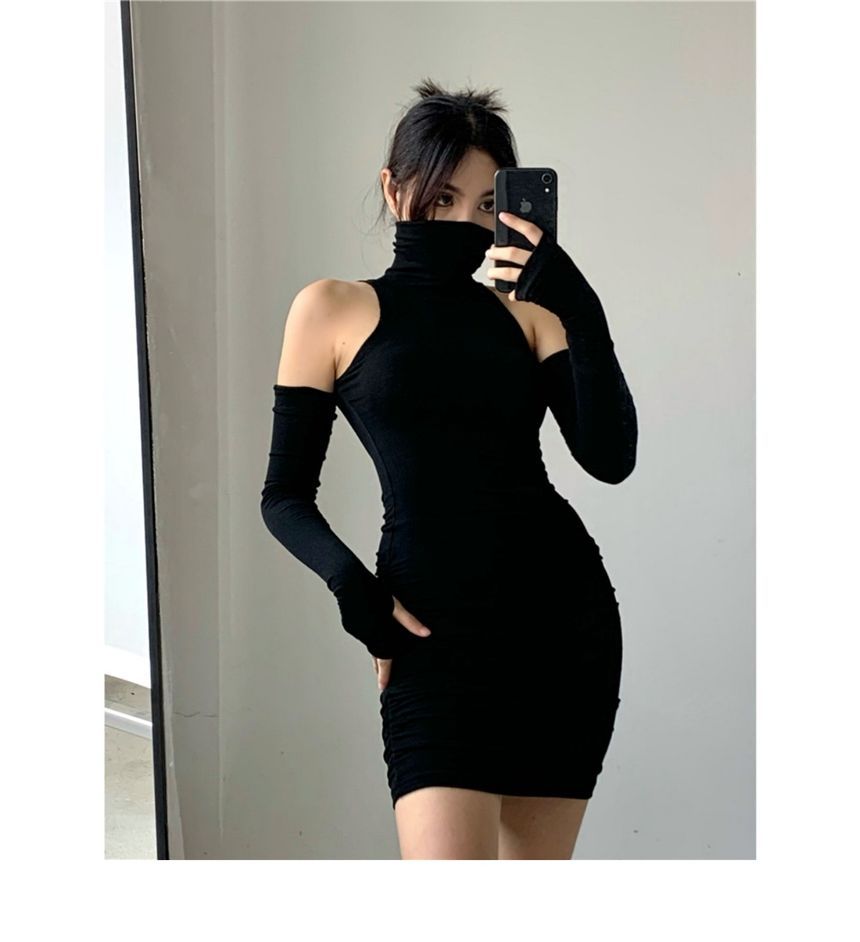 Sleeveless Arm Mini Sleeves Dress With Plain Turtleneck