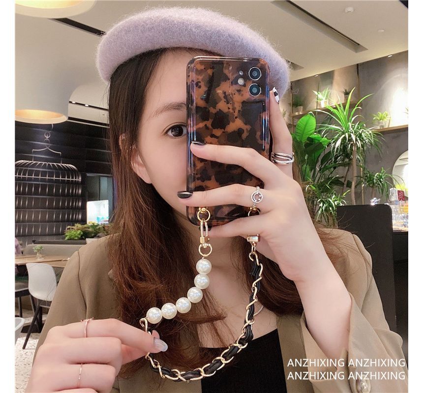 Chain Faux Leopard Pearl Phone Case Print