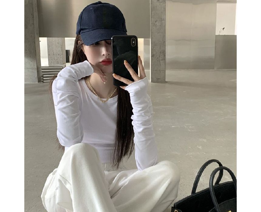 Plain Slim Round Crop Tee Long-Sleeve Neck Fit