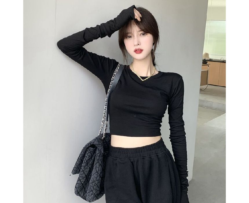 Plain Slim Round Crop Tee Long-Sleeve Neck Fit