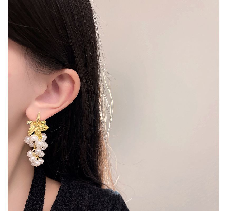 Faux Drop Pearl Grape Earring
