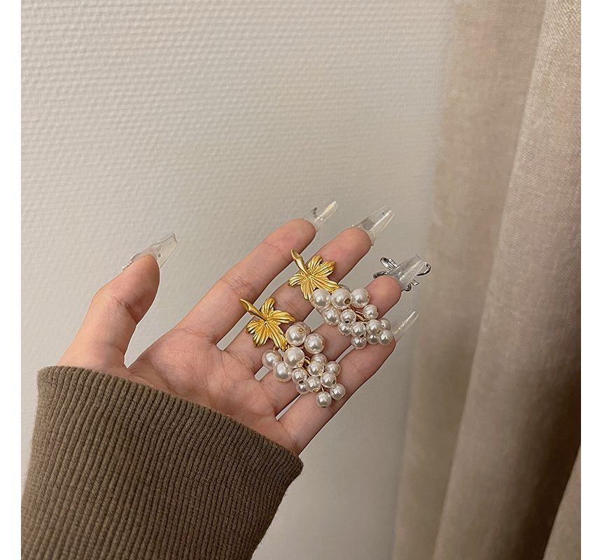 Faux Drop Pearl Grape Earring