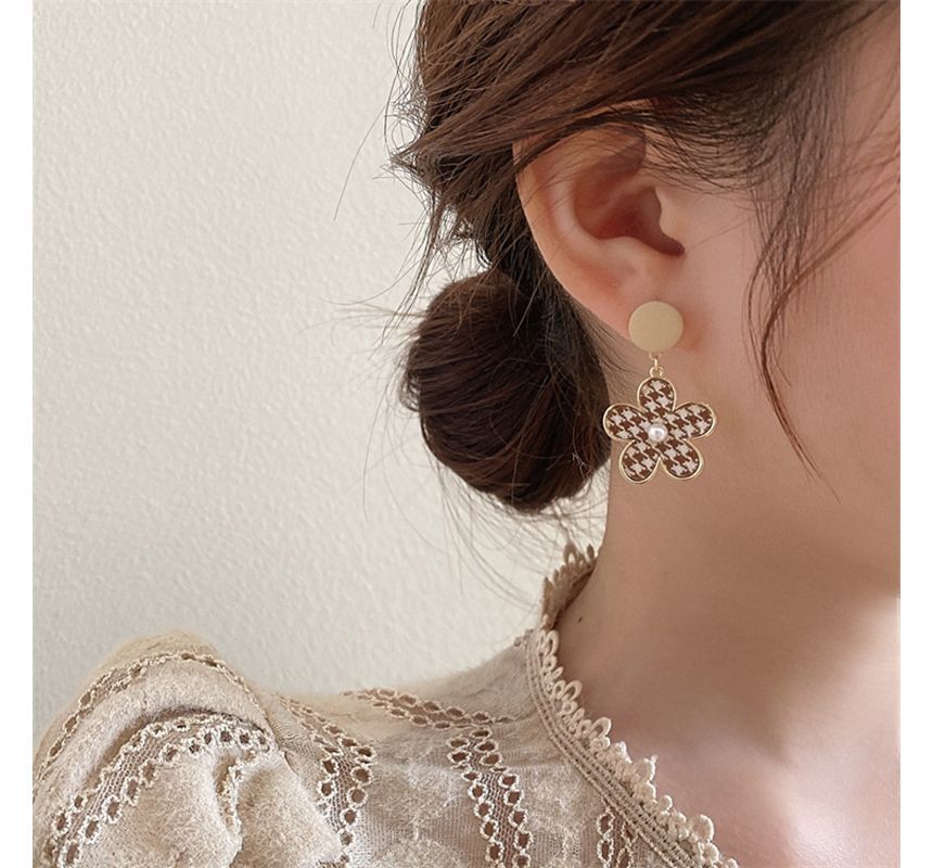Dangle Houndstooth Asymmetrical Alloy Floral Earring
