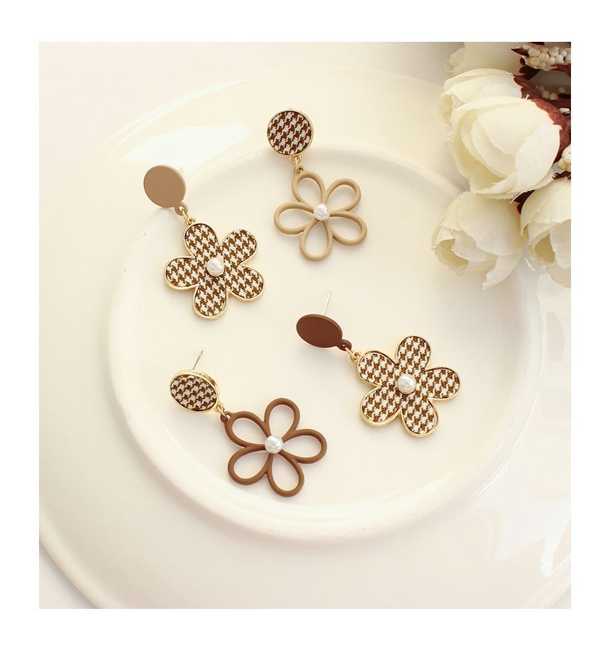 Dangle Houndstooth Asymmetrical Alloy Floral Earring