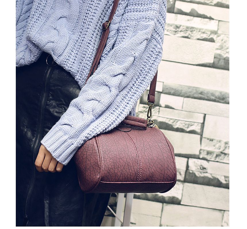 Kiss Lock Handle Plain Crossbody Bag Top