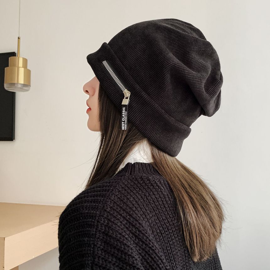 Detail Zip Ribbed Beanie