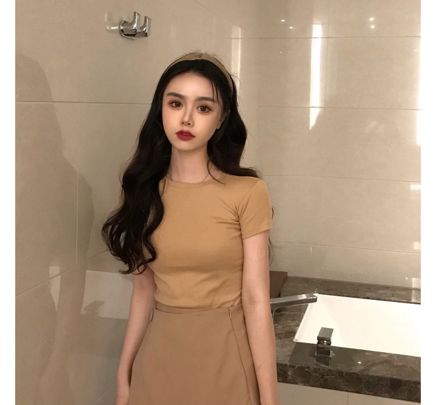 Short-Sleeve Neck Crew Tee Plain