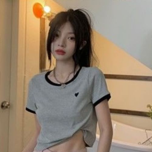 Heart Embroidered Trim Cropped Tee Short-Sleeve Contrast