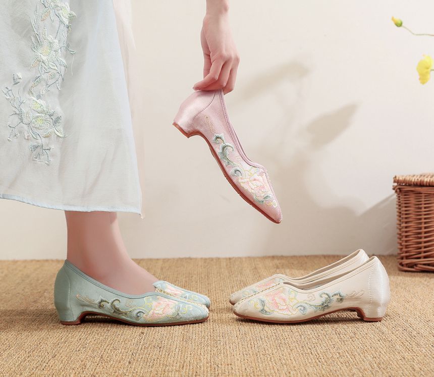 Pumps Satin Floral Embroidered