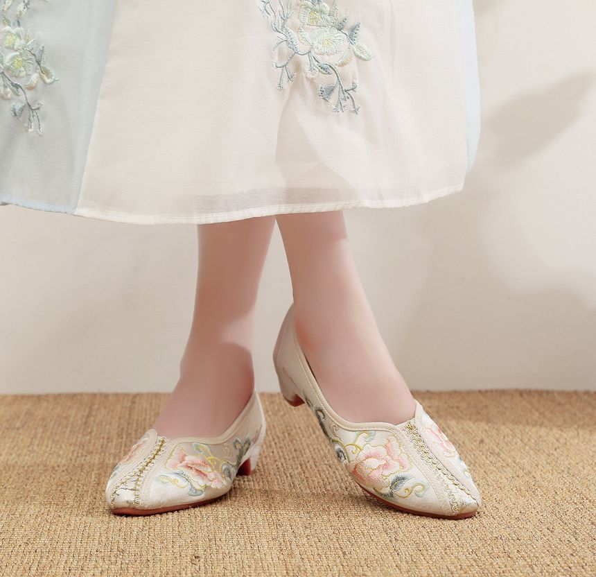Pumps Satin Floral Embroidered