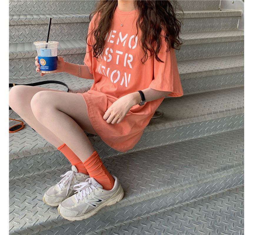 Neck Short-Sleeve Lettering Round Tee