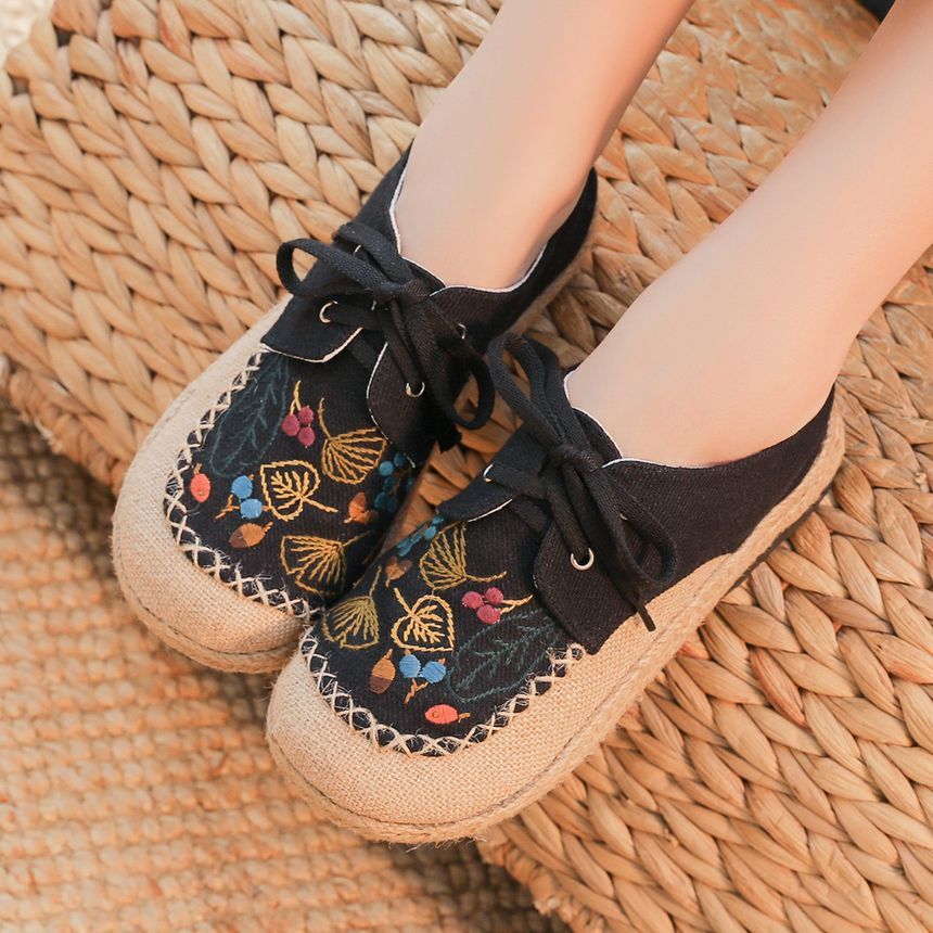 Slip-Ons Embroidered Leaf Lace-Up