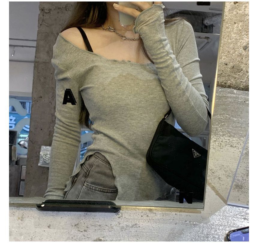 Scoop Edge Slit Neck Long-Sleeve T-Shirt Lettuce Plain