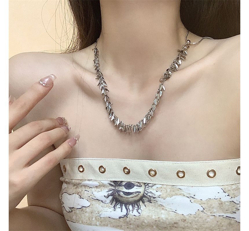 Leaf Lariat Fringed Necklace