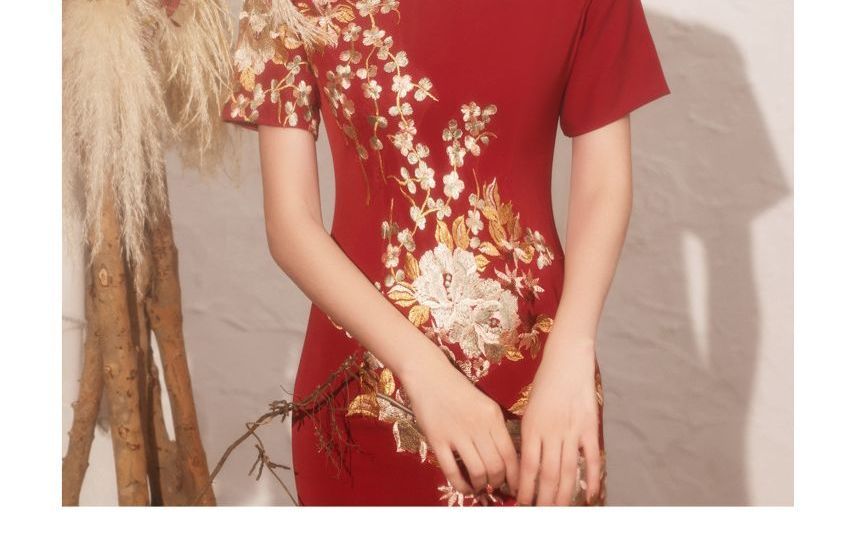 Side-Slit Embroidered / Short-Sleeve A-Line Qipao Flower