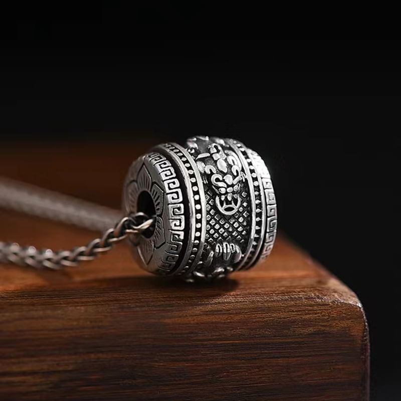 Embossed Alloy Pendant / Cord Necklace / Alloy Necklace / Set