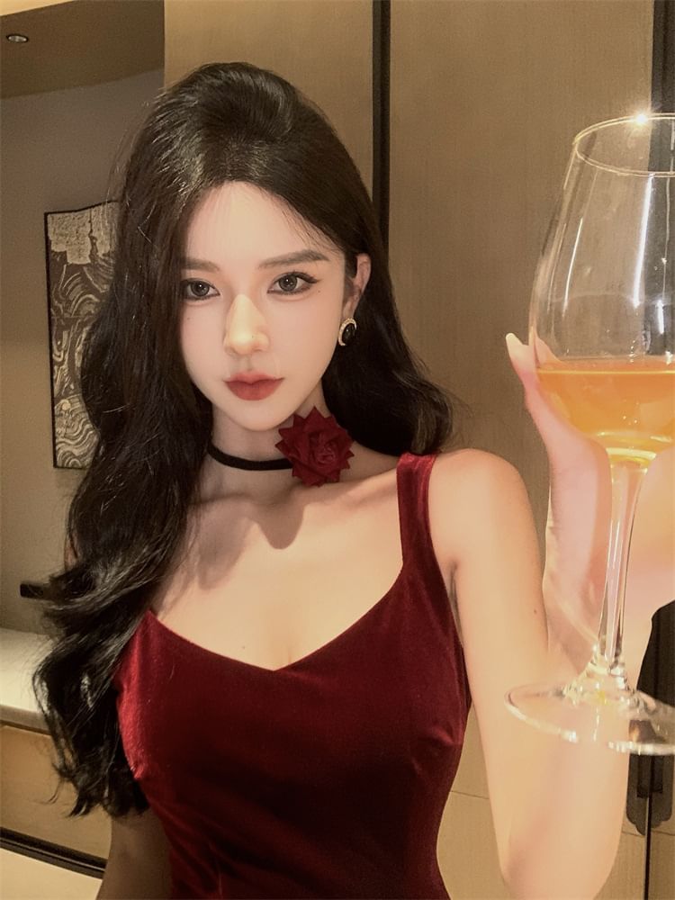 Open Evening Velvet Mermaid Sleeveless Back Gown V-Neck Plain