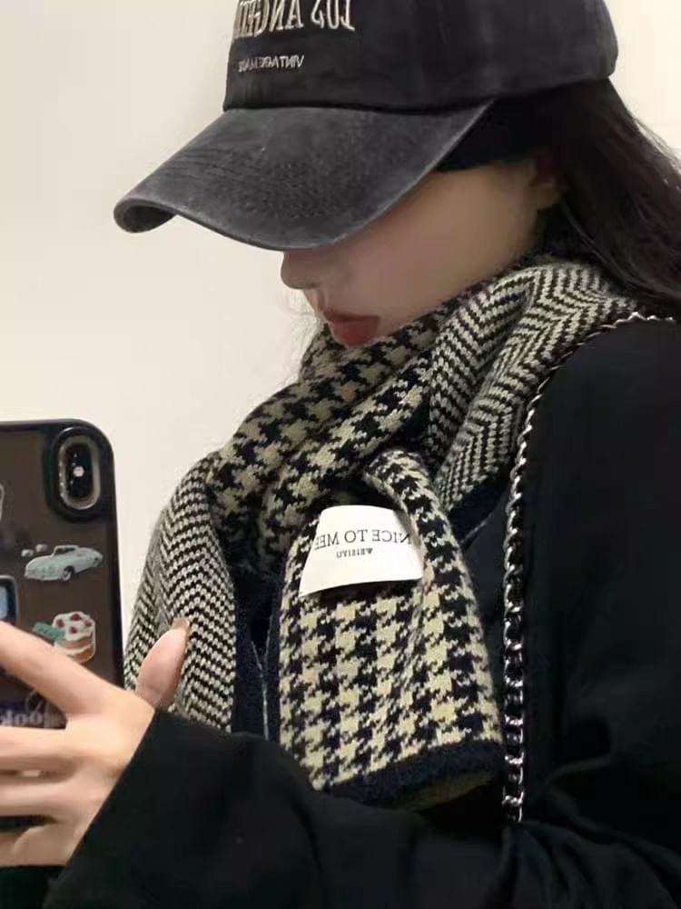 Houndstooth Knit Scarf