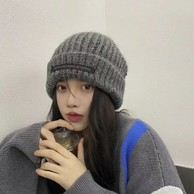 Lettering Beanie Applique Knit