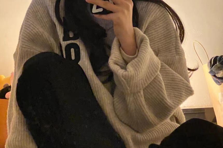 Lettering Beanie Applique Knit