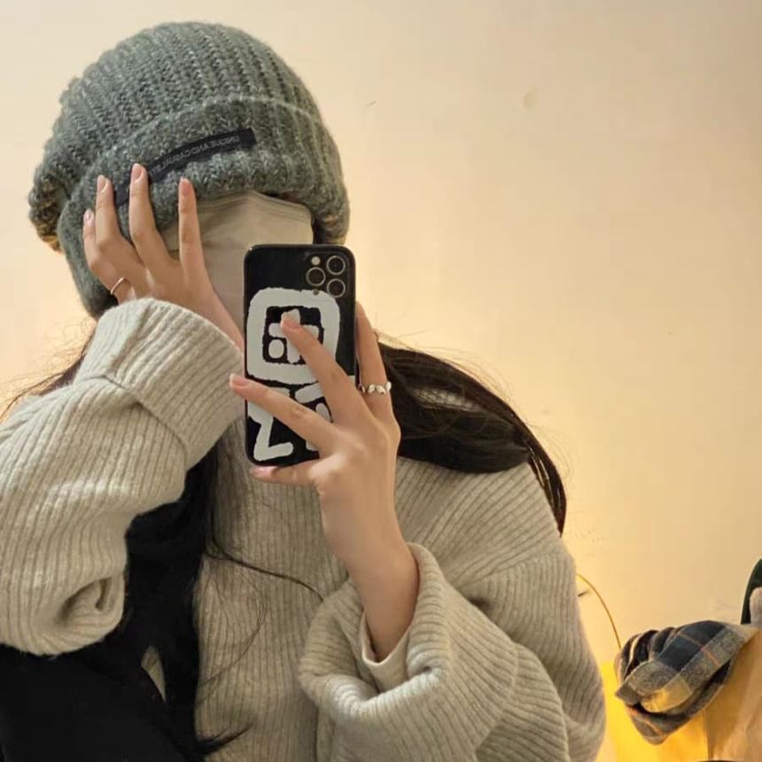 Lettering Beanie Applique Knit