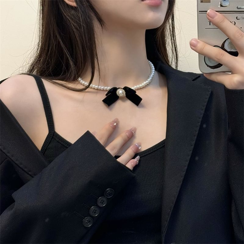 Pearl Faux Bow Velvet Necklace
