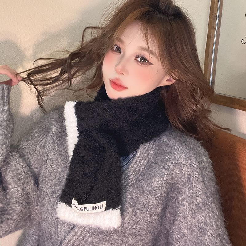 Trim Applique Label Scarf Contrast