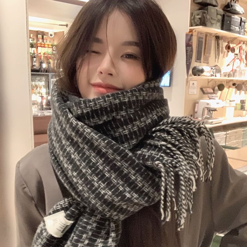 Scarf Tasseled Applique Label Patterned