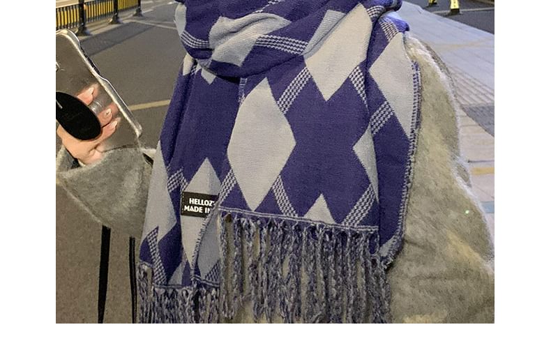 Argyle Tasseled Print Scarf